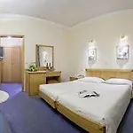 特尔里尼酒店 3*